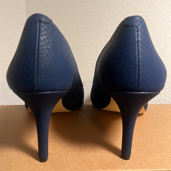 “NEW” BCBGeneration Sexy Heels - Picture 3 of 12